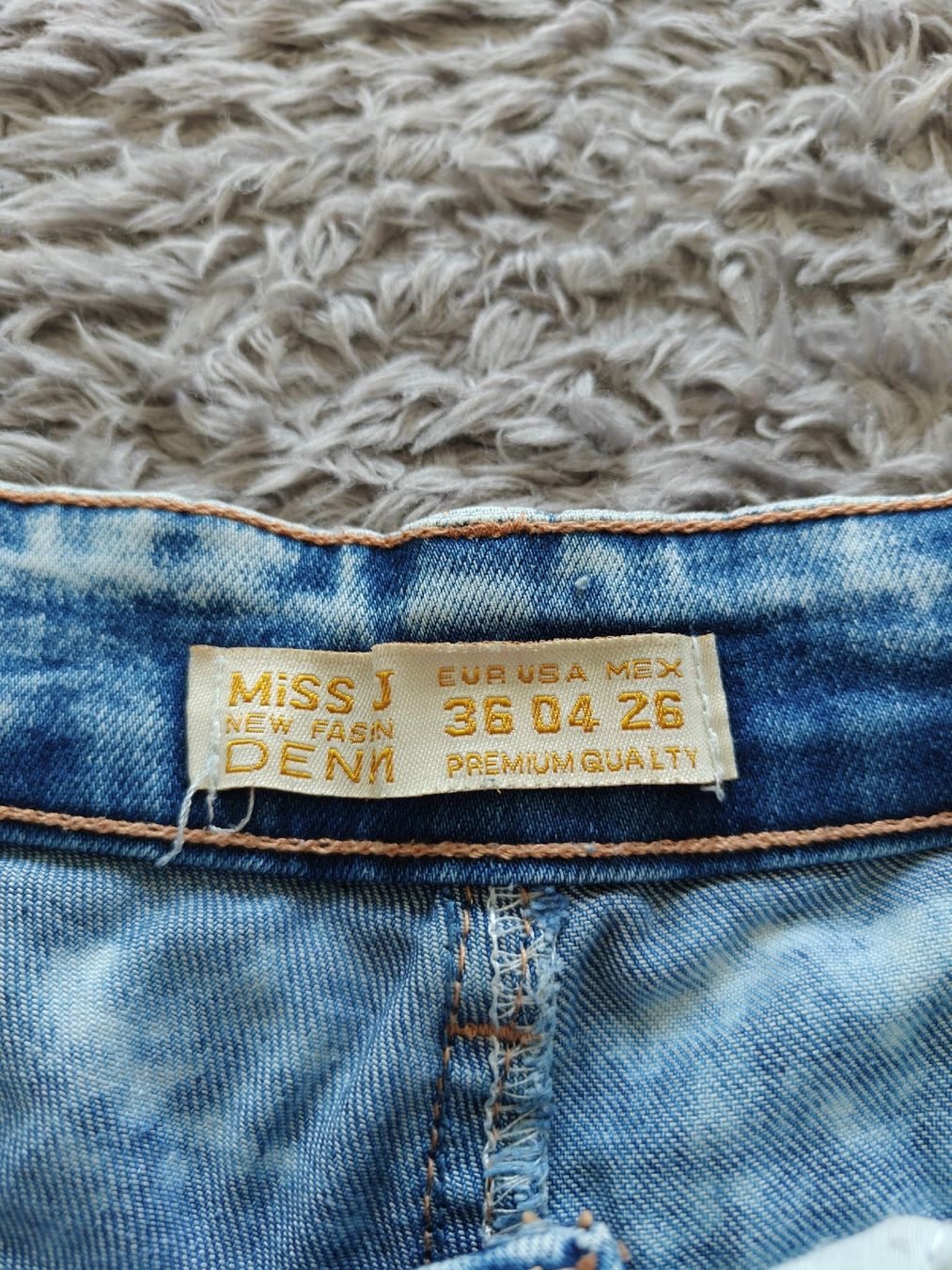 Pantaloni: Hot Pants / Shorts  – Usato da Pieterlen venduto da Saemelili 2
