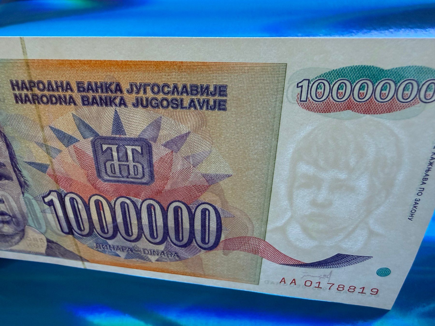 Banconote: ***RAR - Belgrad 1993 - 1000000 Dinara UNC - Iris Blume – Nuovo e nell'imballaggio originale da Pfäffikon SZ venduto da Sieben77 3