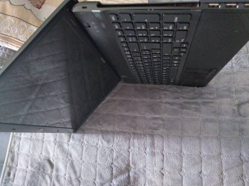 Tastiere: Sono PCG-61611M COVER DISPLAY TASTATURE  – Usato da St. Gallen venduto da teo_l6b9 1
