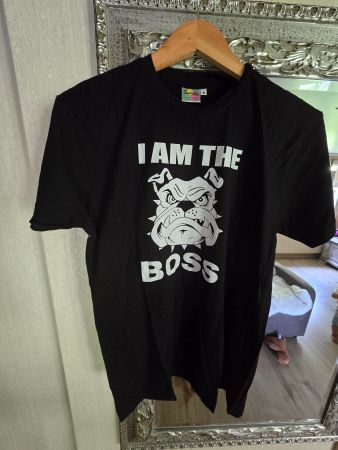 Schwarzes T-Shirt Grösse M mit Aufdruck "I AM THE BOSS"