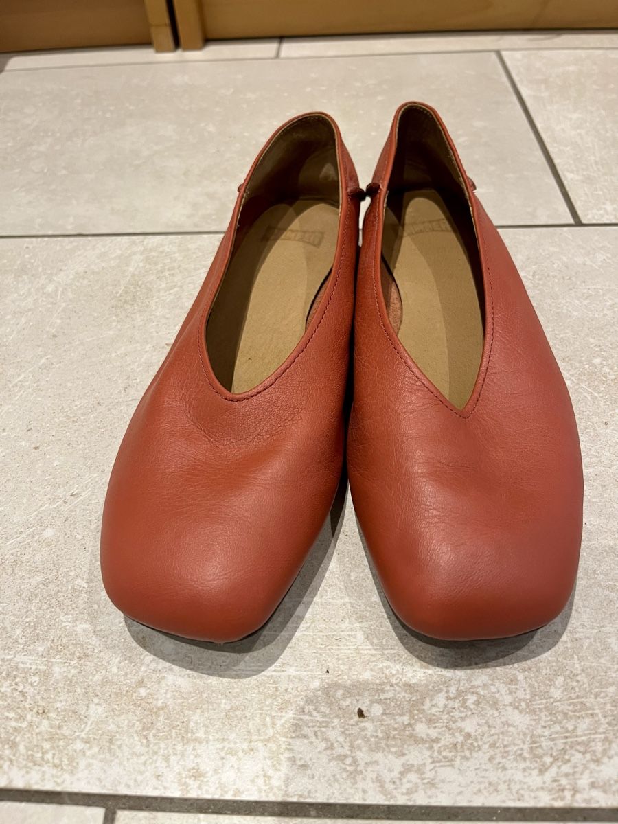 Camper Scarpe da donna: Ballerines Camper corail en cuir taille 39 – Usato da Chéserex venduto da Jane_Lane