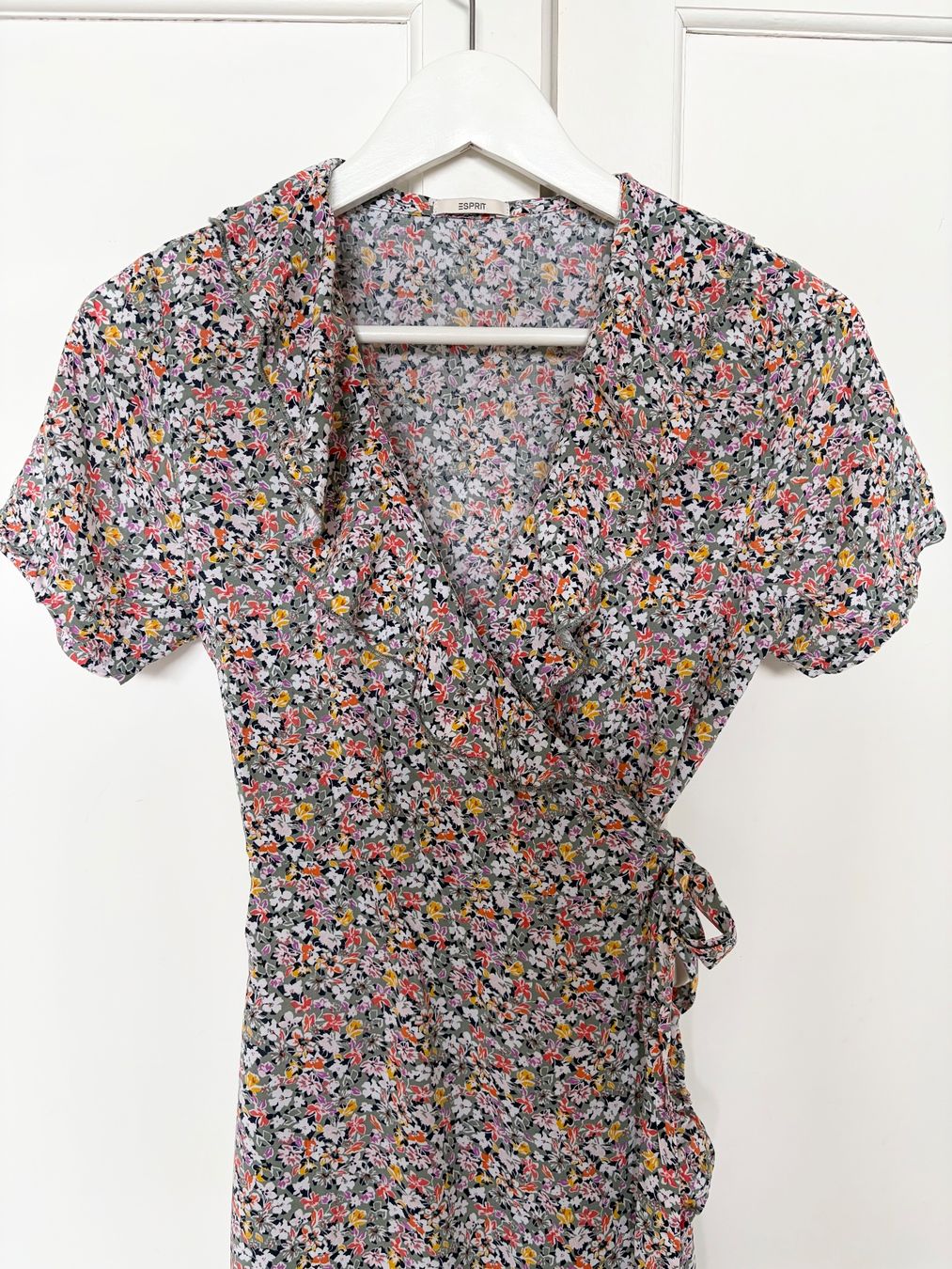 Esprit Kleider: Robe cache-coeur Esprit fleurie - Taille XS – Gebraucht aus Geneve von Margot_22 1