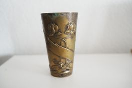 Jugendstil Becher Seerosen Relief antik unsigniert