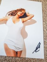Mariah Carey - Autogramm auf Foto