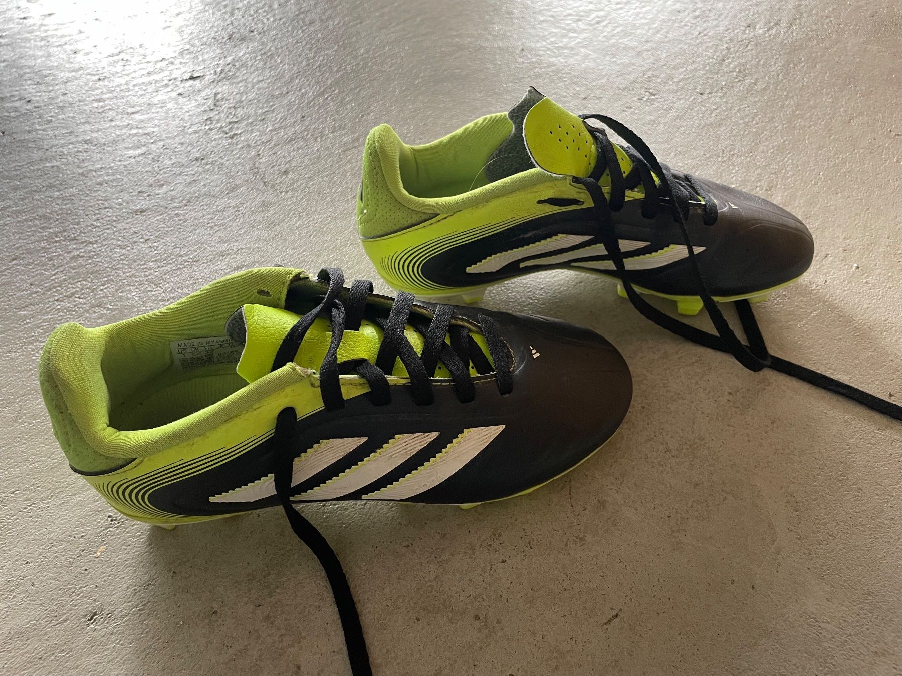 Adidas Scarpe per ragazzi: Fussballschuhe Grösse 32 – Usato da Ins venduto da Smad 1
