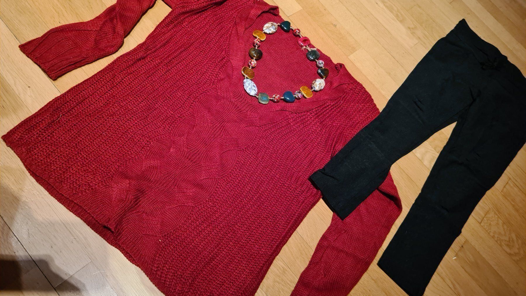 Lotti di vestiti: Coole Halskette mit Pulli + schwarzer Hosegr.L – Usato da Ferden venduto da jemyce