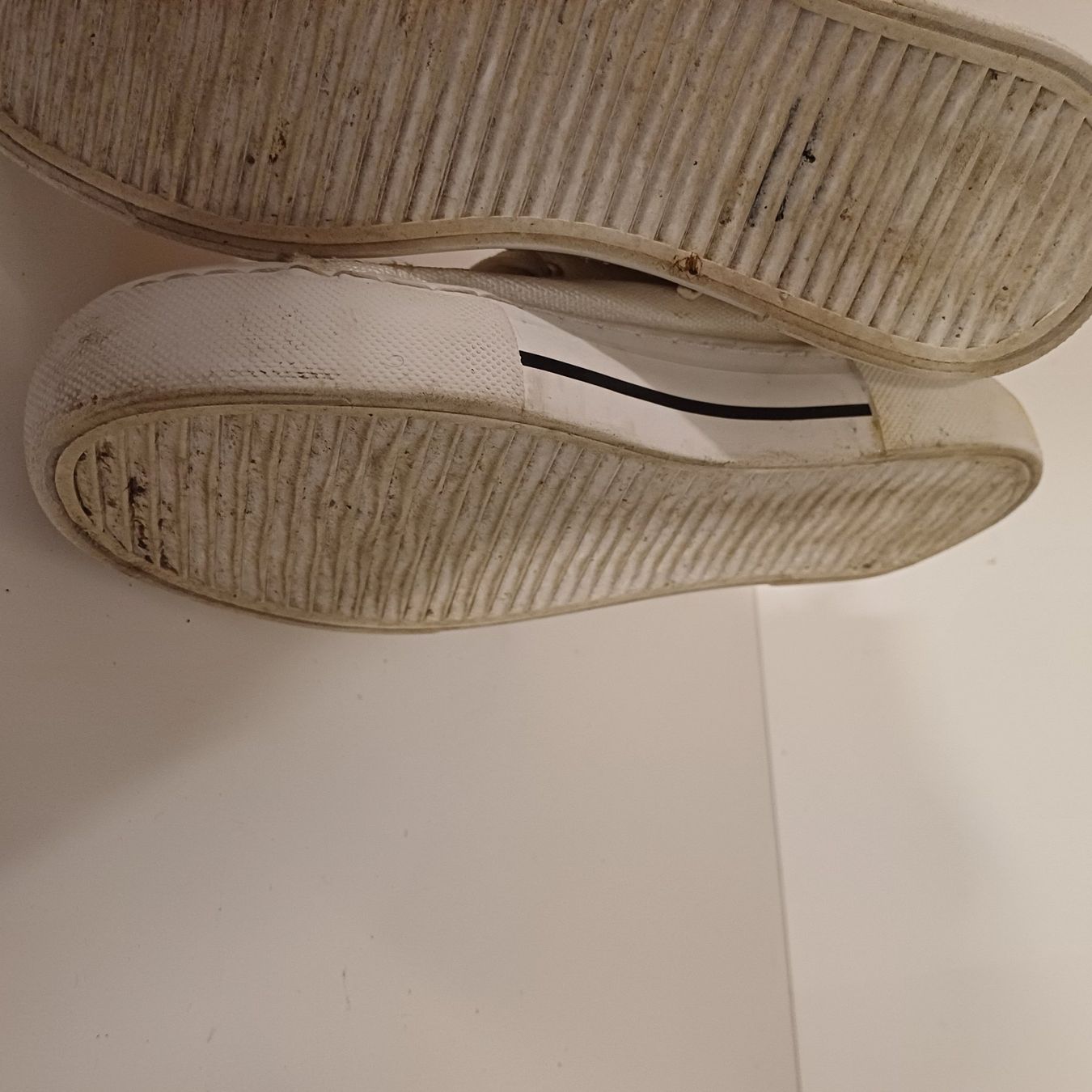 Schuhe für Mädchen: Baskets montantes blanches taille 35 bon état – Gebraucht aus Villeneuve VD von vog_yc5s 3