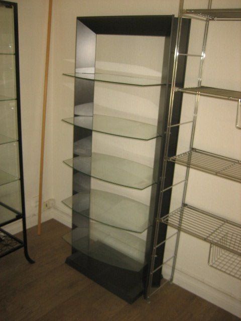 Scaffali: Glasregal mit schwarzem Rahmen – Usato da Winterthur venduto da pf02