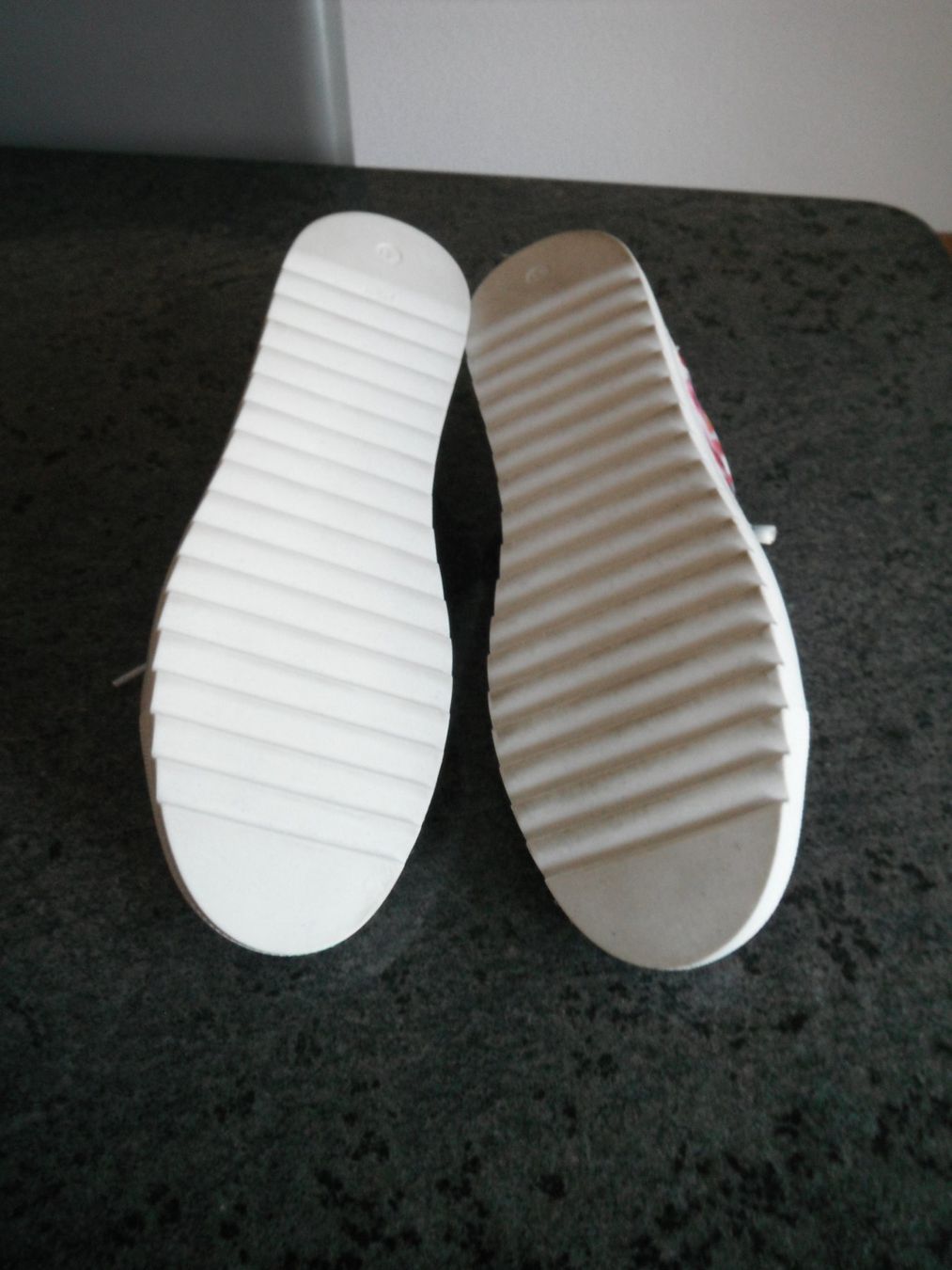Scarpe da donna: Damenschuhe für Freizeit Grösse 41 – Usato da Birr venduto da basele 3