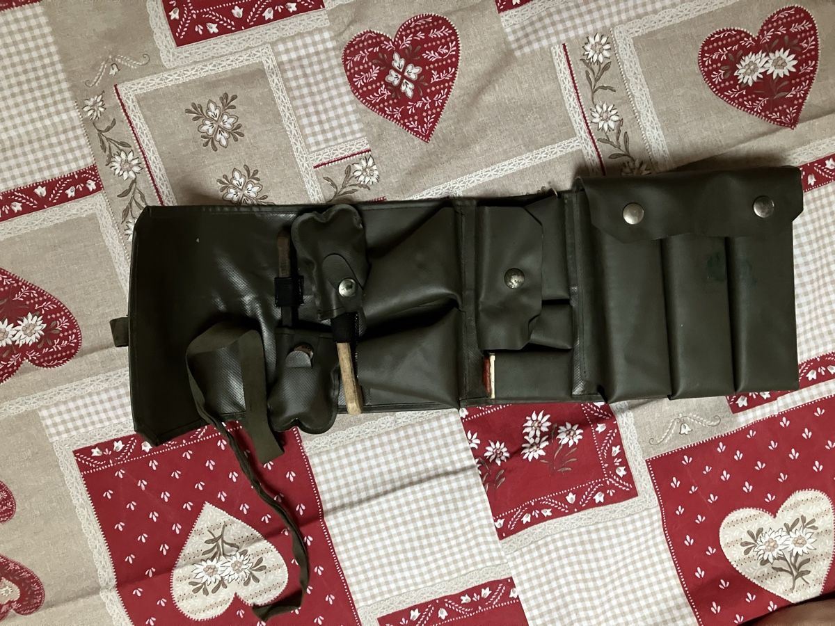 Schweizer Armee Altro in  Abbigliamento & Accessori: Schweizer Militär Schuhputzer seht – Usato da Bettwiesen venduto da Zustand57