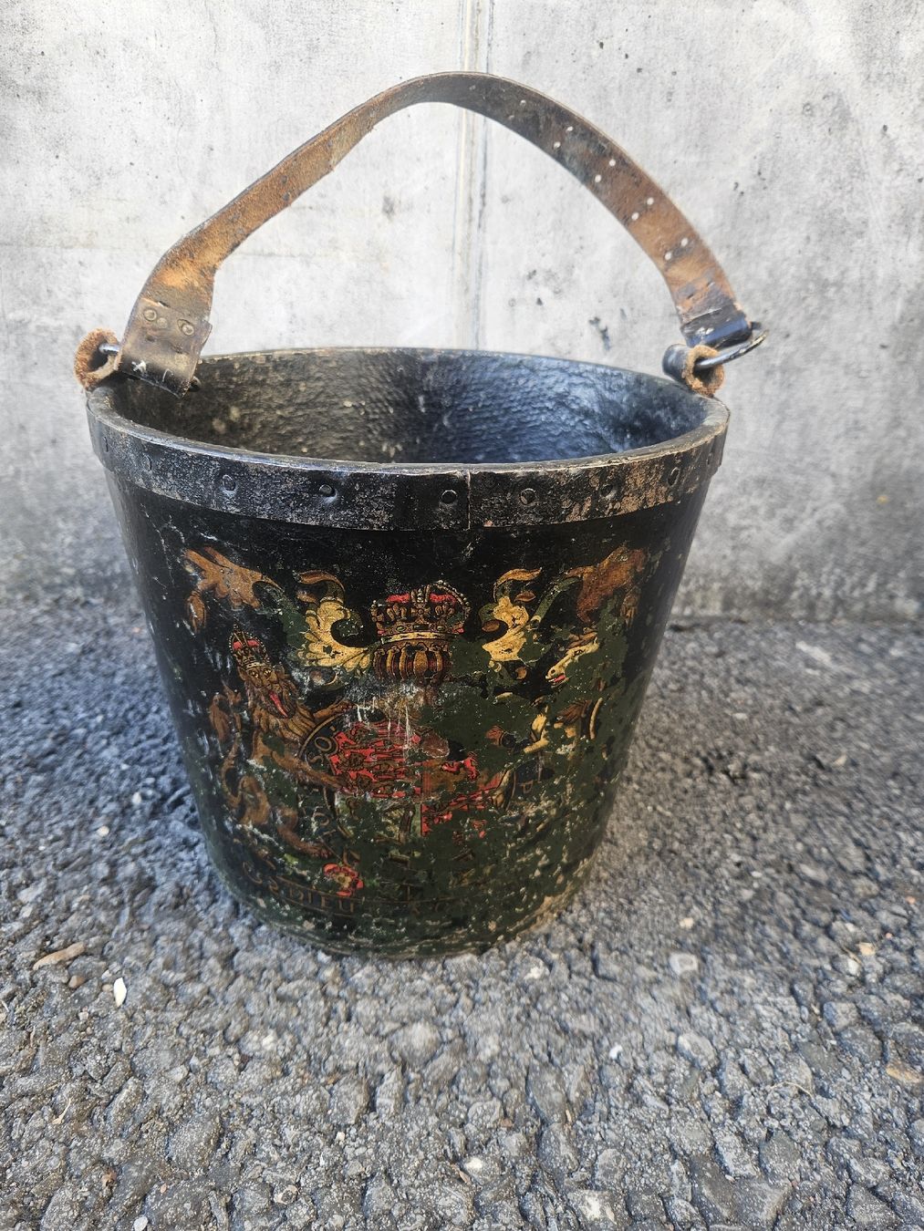 Altre raccolte & rarità: Feuerwehr helm kübel – Usato da Schwellbrunn venduto da Rosaroterpanter