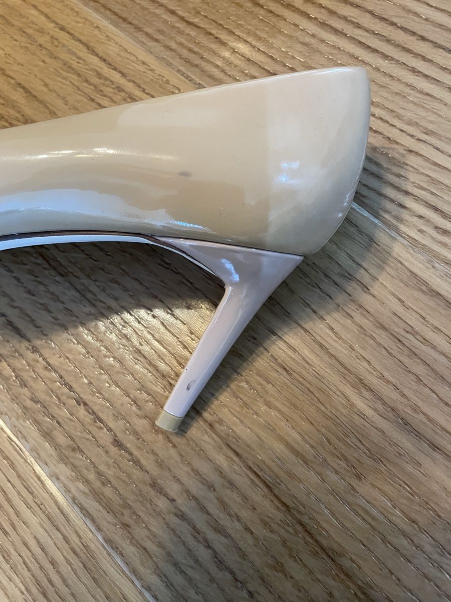 Scarpe da donna: Beige Lackleder Pumps Venilla Suite – Nuovo (secondo la descrizione) da Männedorf venduto da primavera22 5