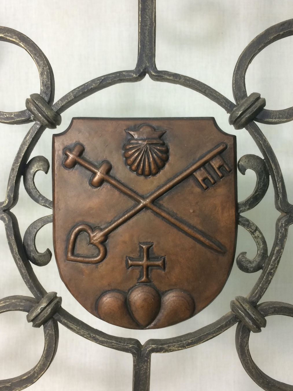 Gitter & Roste: Antikes Fenstergitter mit Wappen – Gebraucht aus Horw von luzernicus 2