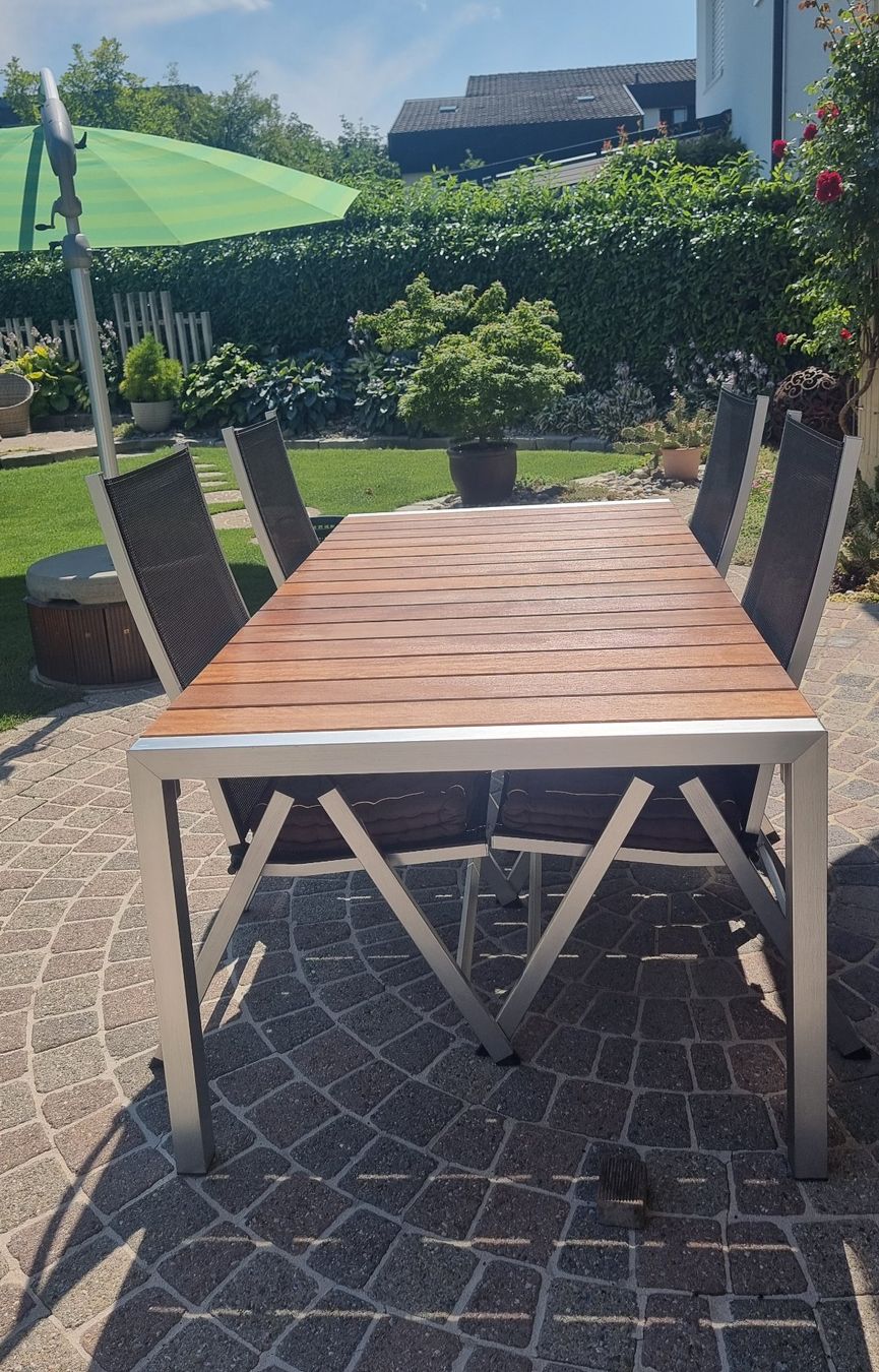 Set de table et chaises: Gartentisch aus Tropenholz – D'occasion à Bottighofen par buzz02 4