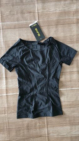 🏷️ SKINS DNAmic Kompressions-Shirt - S - black