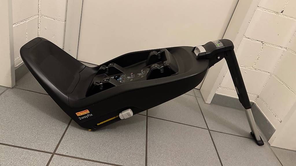 Maxi-Cosi Seggiolini per auto: Maxi Cosi Pepple Plus + Iso-Fix Station + Einlage – Usato da Dietlikon venduto da Loglogch 3