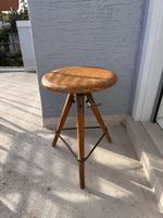 Vintage Drehhocker aus Holz höhenverstellbar