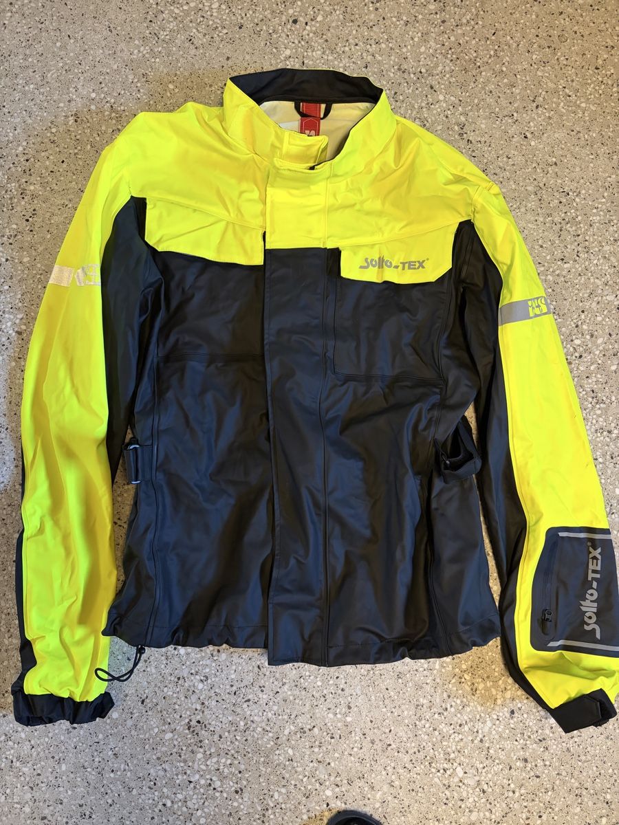IXS Vestes: Regenjacke iXS Saint 2.0  – D'occasion à Davos Dorf par Panda21 1