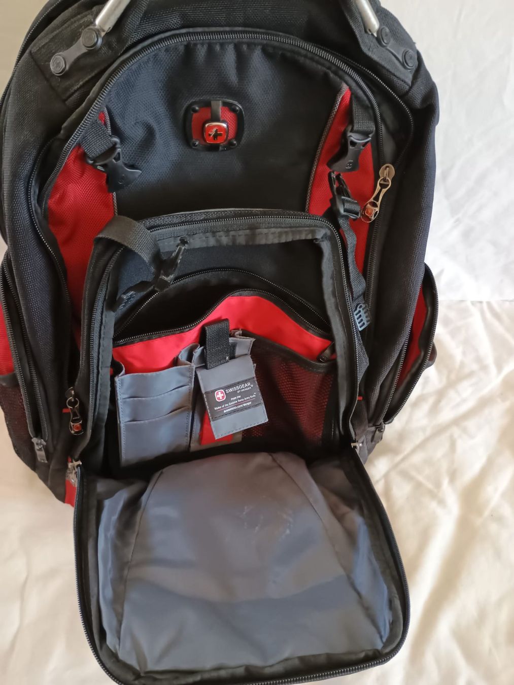Wenger Sacs à dos: Wenger Schweizer Rucksack Synergy o.Ä. – D'occasion à Zürich par Averandomage 4