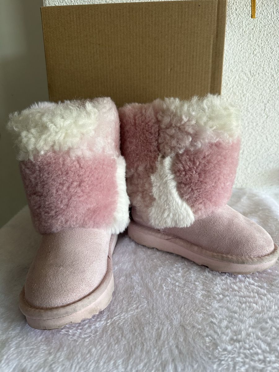 Ugg Scarpe per ragazze: UGG Boots Classic Short Patchwork Fluff Grösse 25 rosa🎀 – Usato da Safenwil venduto da Whoopie1
