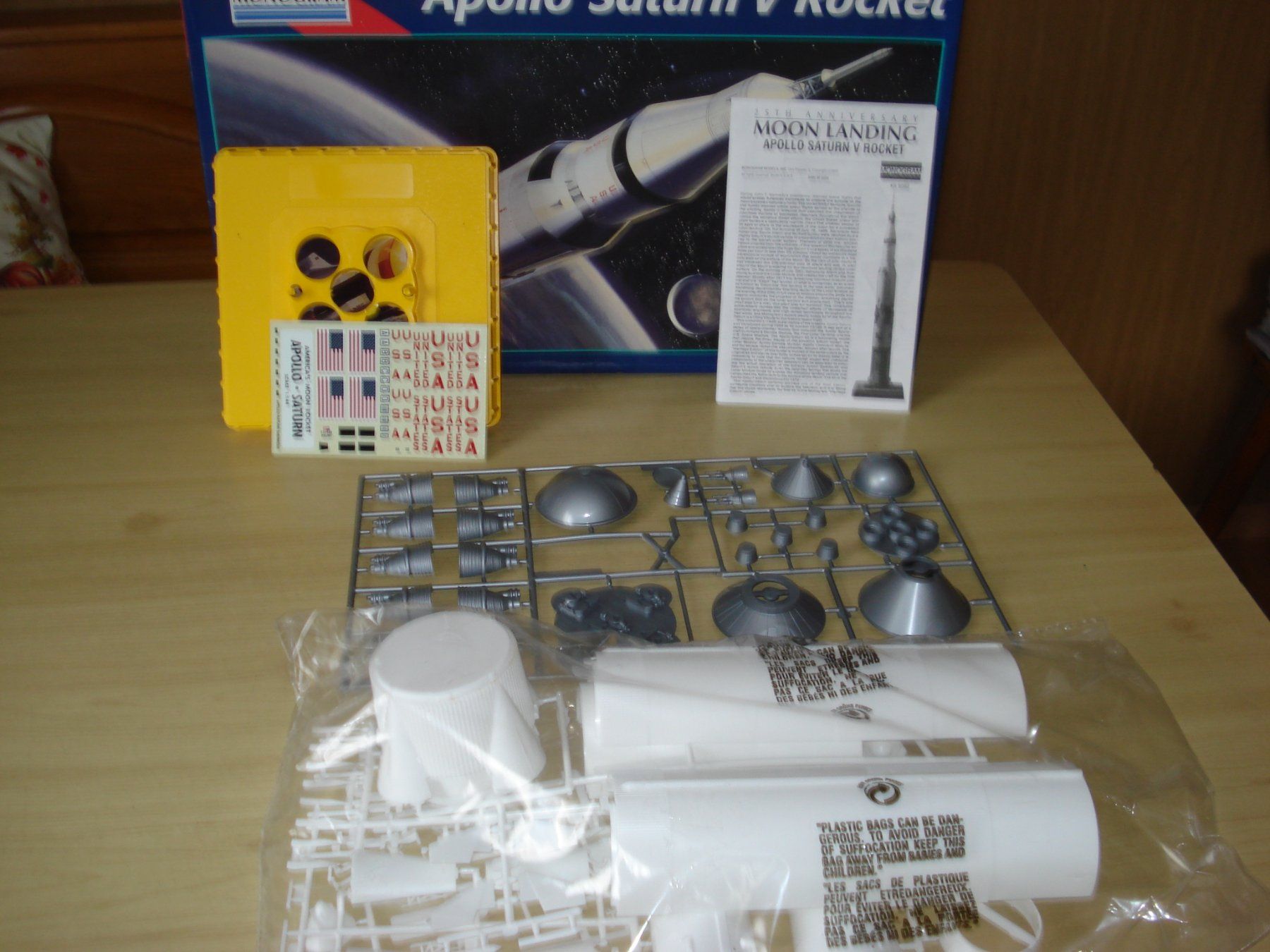 Revell Modellbausätze & Standmodelle: Apollo-Saturn V Rocket,  1:144 – Neu und originalverpackt aus Unteriberg von gamswild 4
