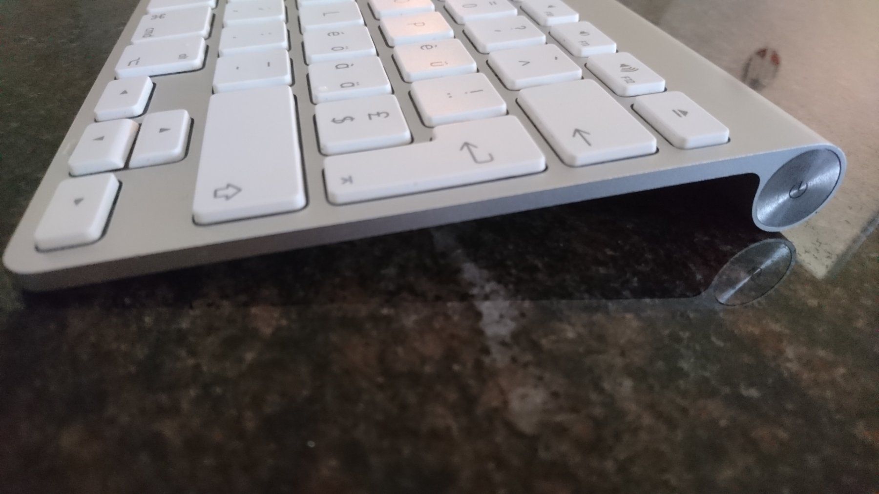 Apple Tastiere: Apple Wireless Keyboard A1314 – Schweizer (CH) – Usato da Bern venduto da Hurti 3