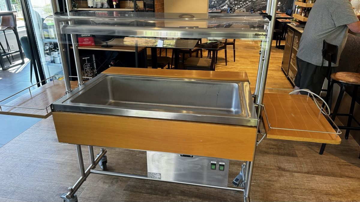 Frigoriferi: Buffet réfrigéré mobile Rieher Roll-in Buffetto inox – Usato da Moutier venduto da Csknsn 1
