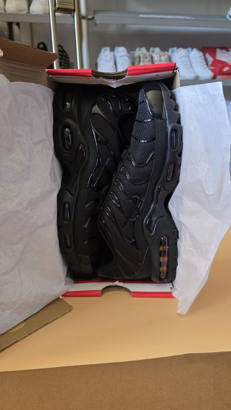 Nike Scarpe da uomo: Orginal Nike Air Max Plus TN Gr. 42.5 Schwarz  – Nuovo e nell'imballaggio originale da Nürensdorf venduto da mob_v52r