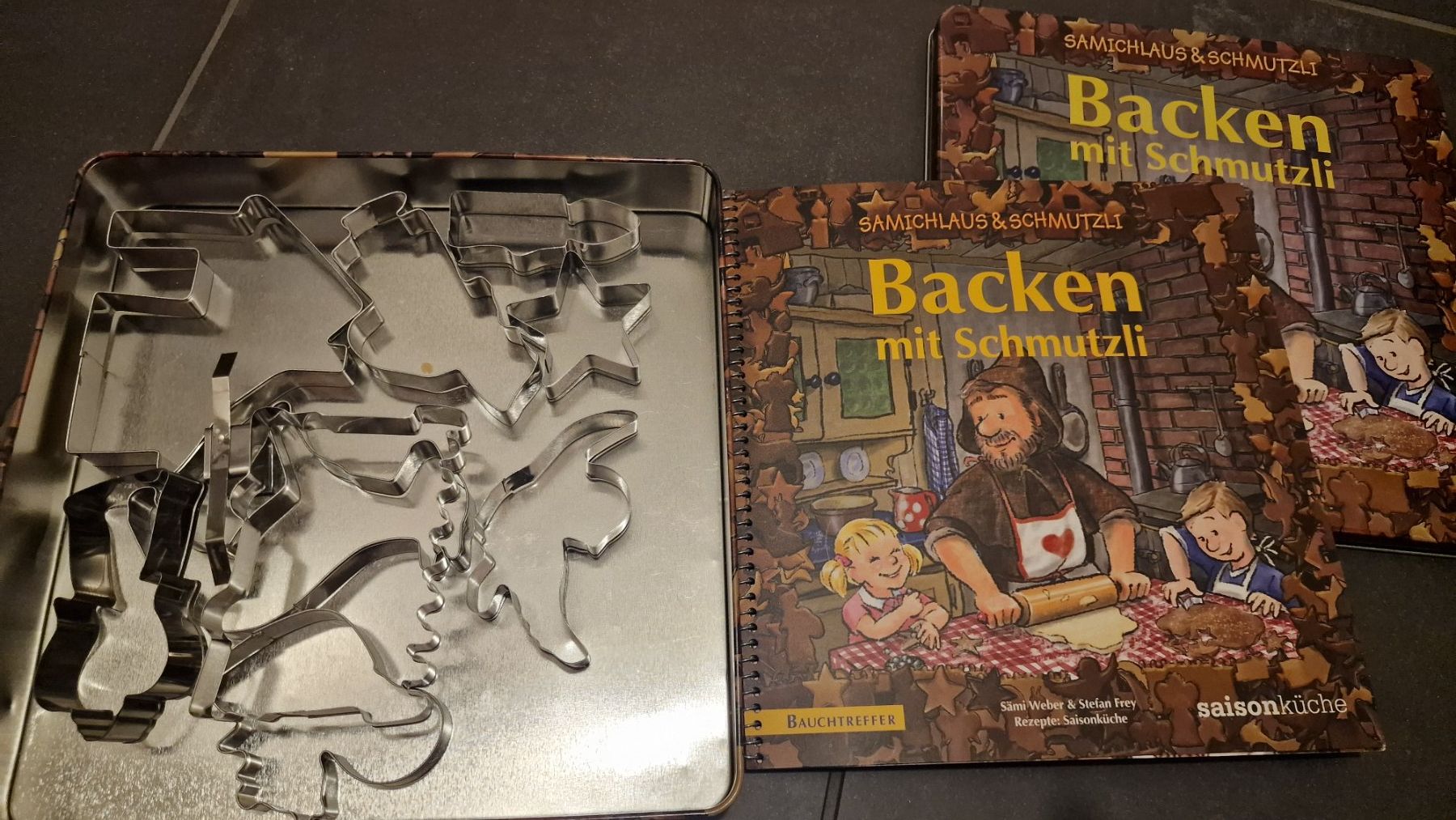 Libri: Backen mit Schmutzli neu – Nuovo e nell'imballaggio originale da Kerns venduto da onewayticket 1