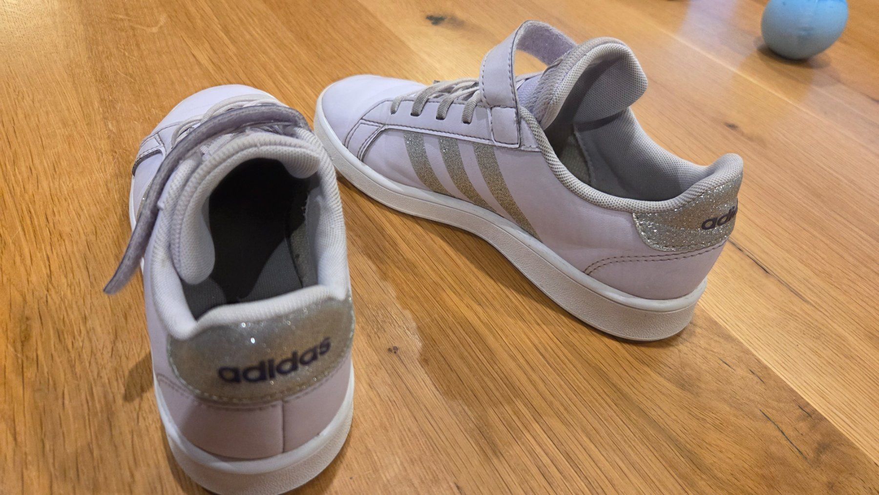 Adidas Schuhe für Mädchen: Adidas Turnschuhe Gr. 35 – Gebraucht aus Roggliswil von Crosser17 1