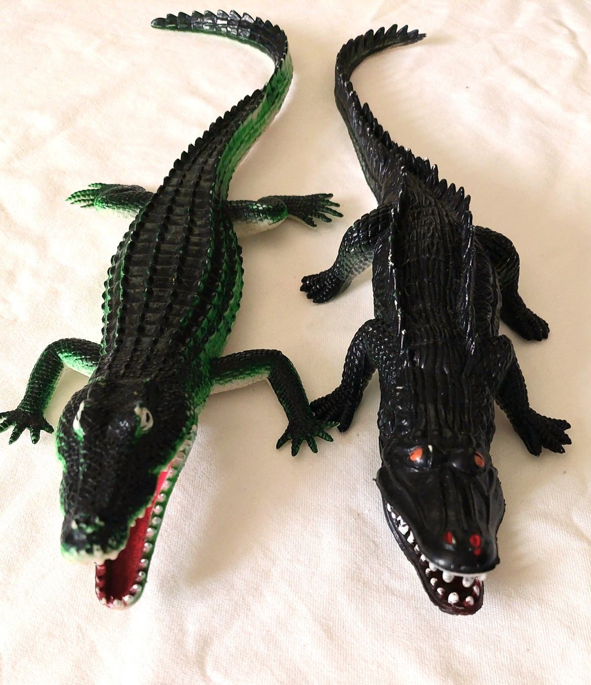 Spielzeuge: 2 grössere Krokodile – Gebraucht aus Uitikon Waldegg von Smeragol 3