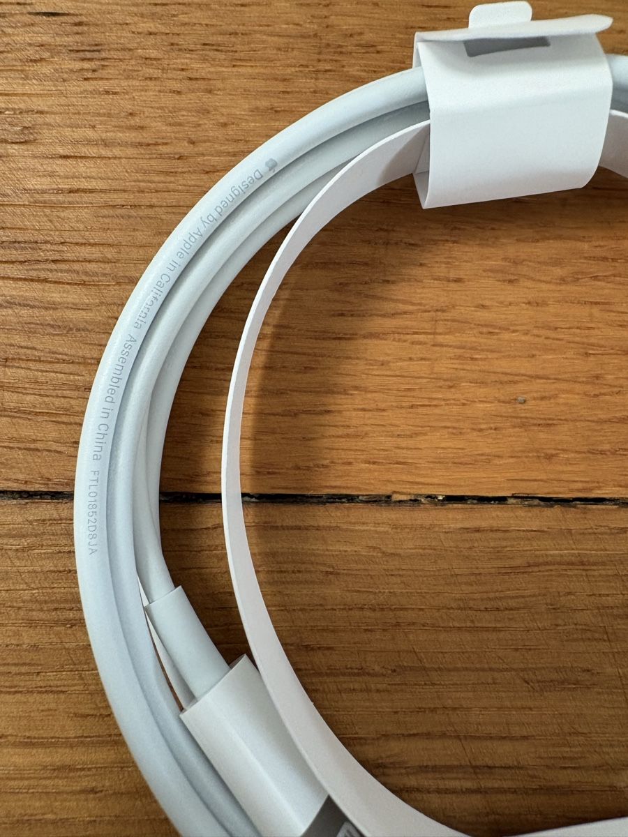 Apple Câbles: Apple USB‑C auf Lightning Kabel 1m – Neuf avec emballage d'origine à Zürich par my_butterbrot 1