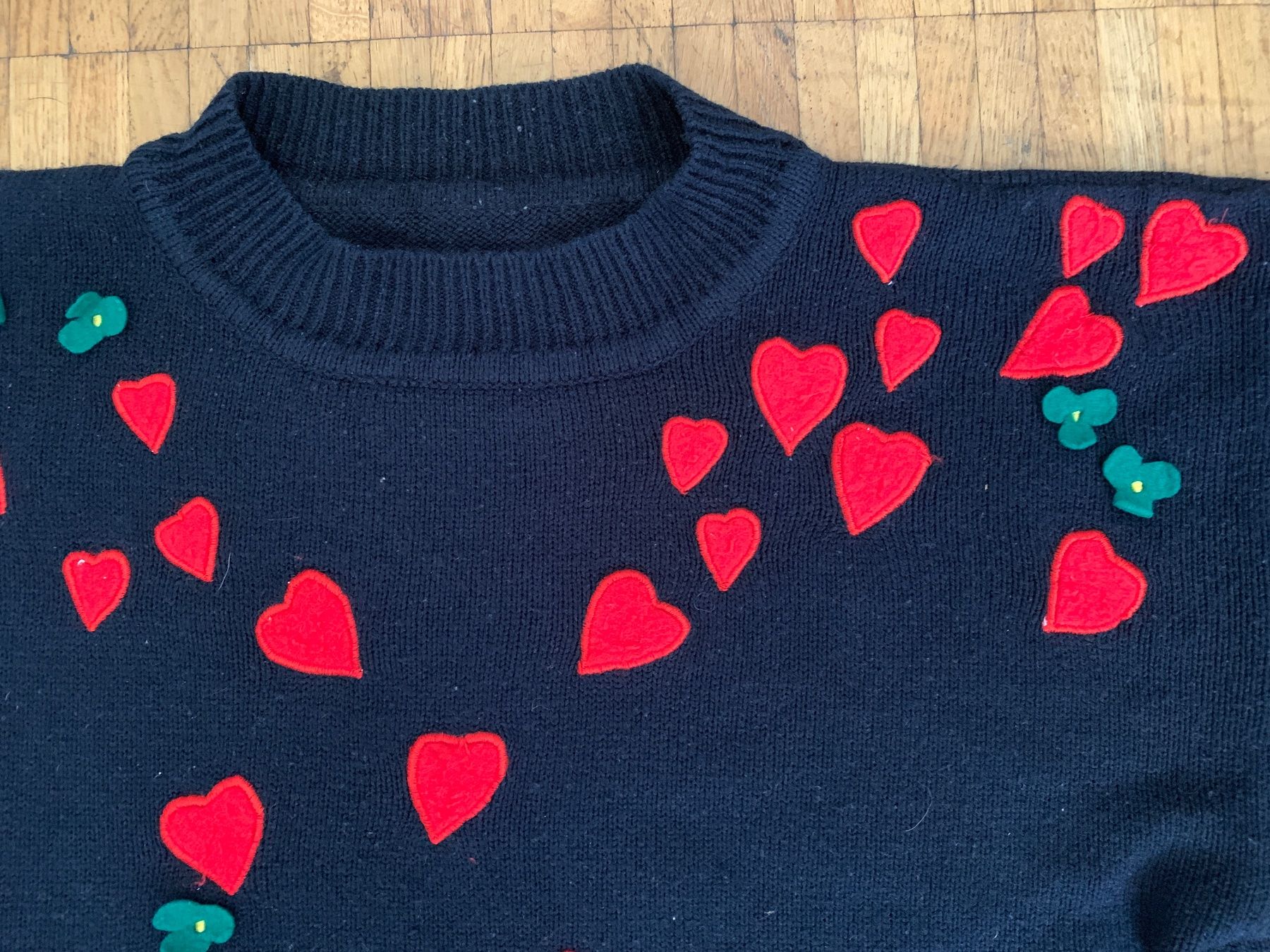 Maglioni & Felpe: Vintage Sweater mit Herzen und Kleeblättern – Usato da Zürich venduto da Les_Zurichois 2