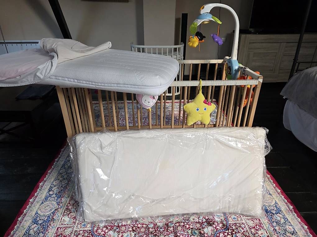 Letti: Lit bébé en bois avec 2 matelas – Usato da Genève venduto da kat_m7lj 1