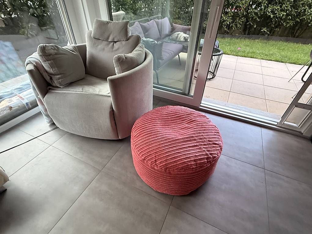 Autocollants: Pouf à bille bertha  – D'occasion à Monthey par jen_5bgh 1