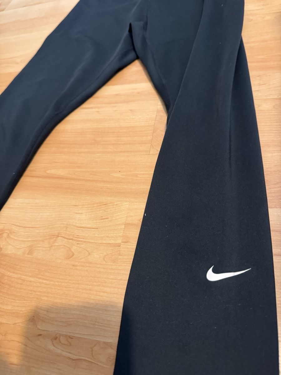 Nike Leggings: Leggings Nike femme – Nuovo (secondo la descrizione) da Lausanne venduto da Michel_Ozcan 1