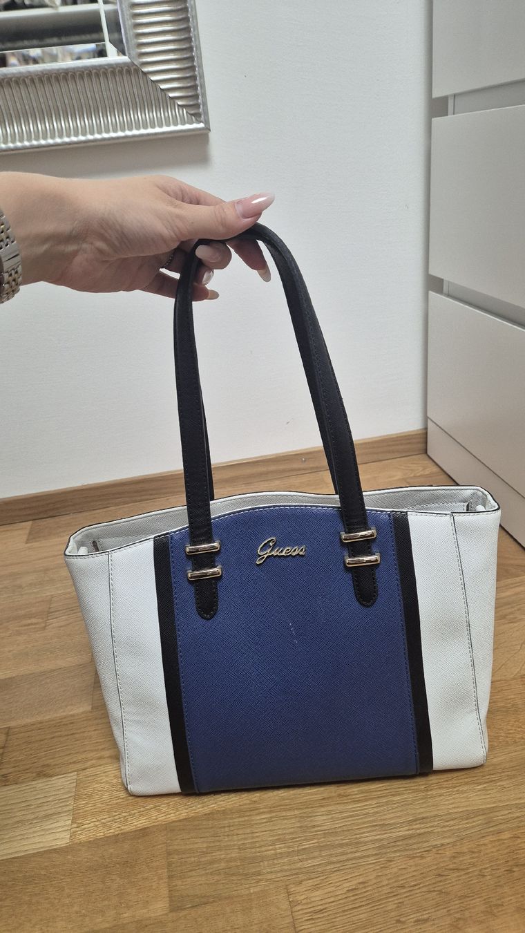 Guess Borse da donna: Guess Handtasche in Blau/Weiss – Usato da Schaan venduto da lulu_xx 1