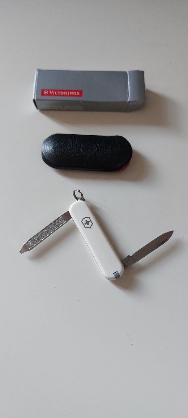 Victorinox Couteaux de poche: Victorinox classic – Neuf (Voir description) à Vevey par kowabunga