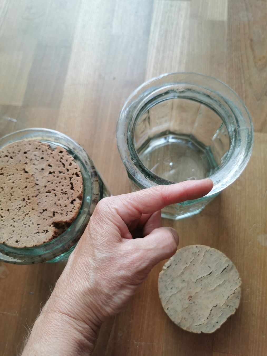 Bicchieri: 2 sehr alte Gläser mit Korkverschluss – Usato da Oberglatt ZH venduto da JulFul 5