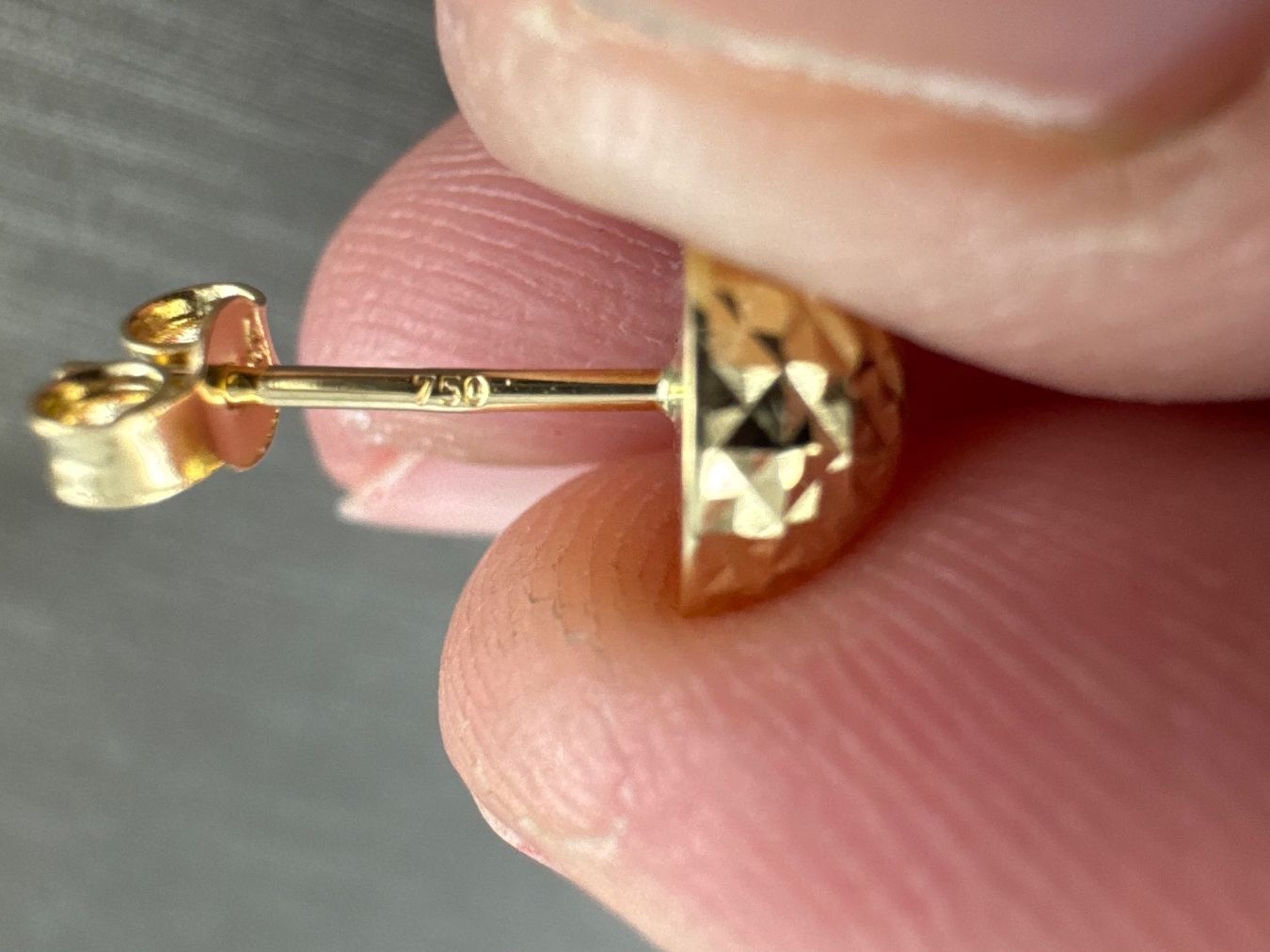 Boucles d'oreille: Ohrstecker 750 Gold – D'occasion à Niederuzwil par leo_8857 1