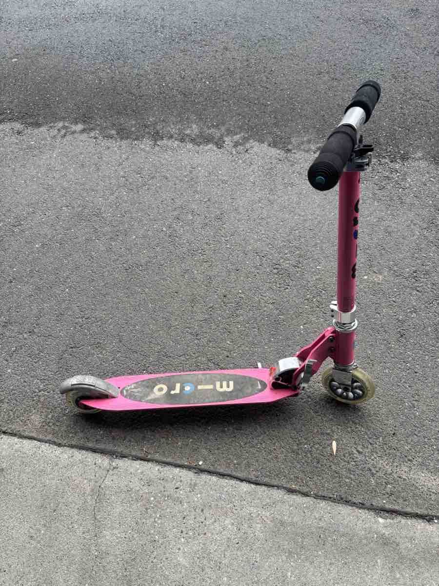 Micro Kickboard: Trottinette Micro pliable rose, état acceptable – Gebraucht aus Montana von chr_ymz7