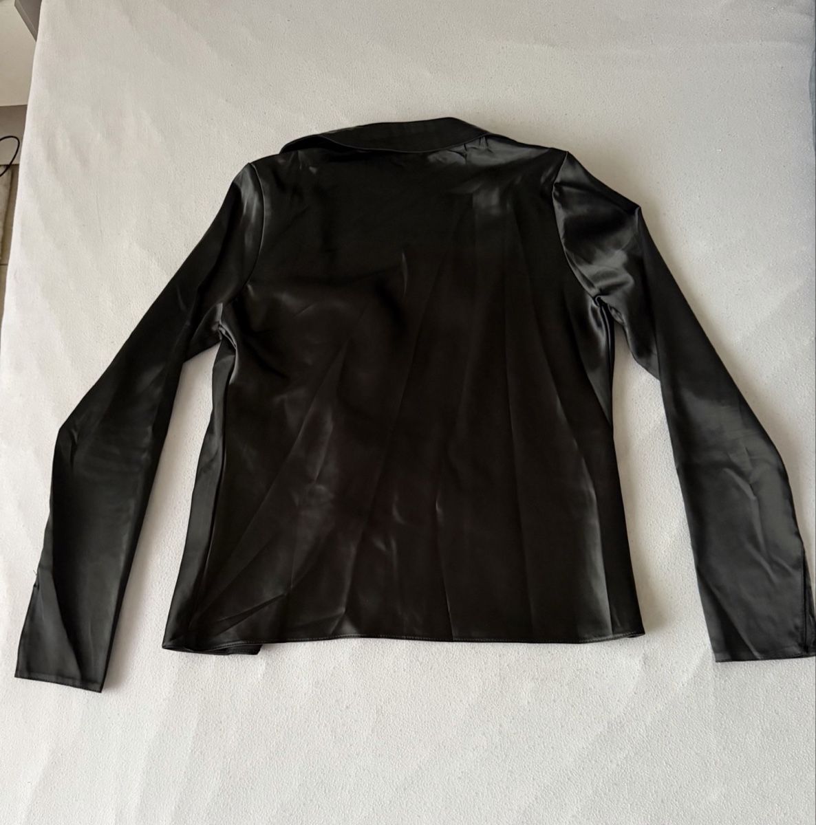 Chemisiers: Schwarze Satin Bluse – Neuf (Voir description) à Oftringen par soraia.i 4