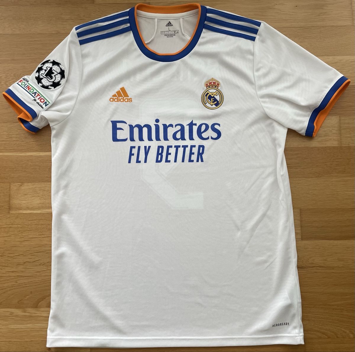 Adidas Canottiere & Pantaloni: Original Real Madrid 2021/2022 Benzema – Usato da Windisch venduto da RealJerseys 1