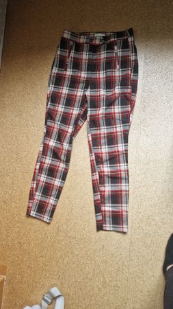 Karrierte Hose rot beige schwarz