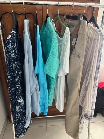 Sommerliche Damenpaket- Blusen, Kleid & Hose – Top Zus...