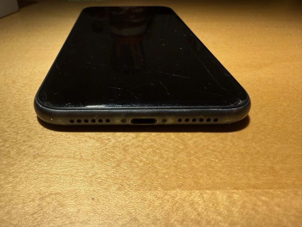 Apple Portables: iPhone 11 64GB Schwarz – D'occasion à Luzern par betzgi02 4