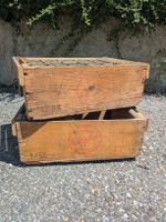2 alte Sinalco Holz-Flaschenharassen