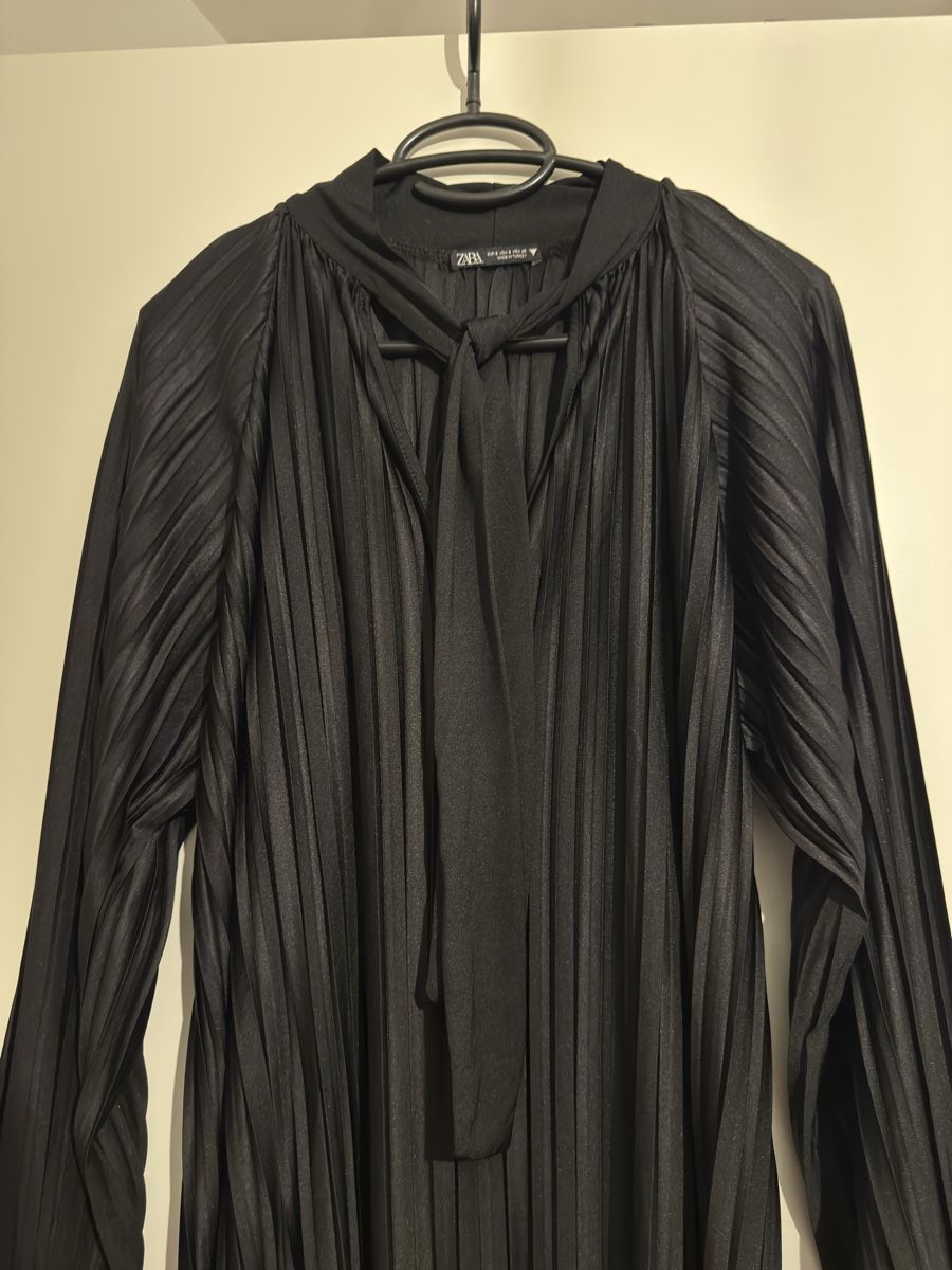 Zara Vestiti: ZARA Kleid schwarz Faltenstoff – Usato da Brüttisellen venduto da J.M03 1