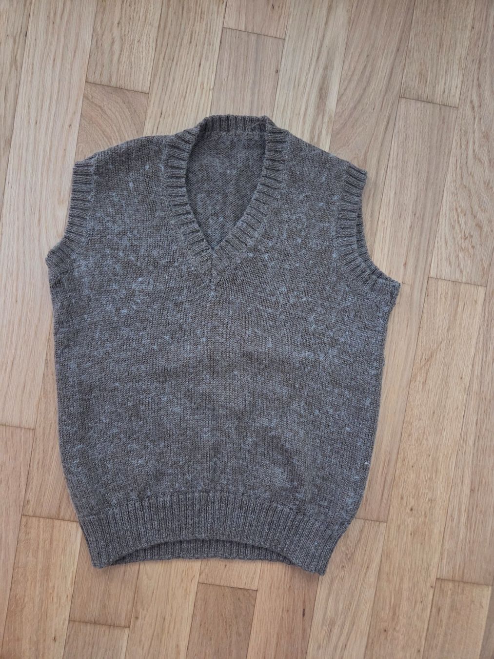 Gilet & Giacche: Strickweste Herren V-Ausschnitt grau Melange Grösse M – Usato da Winterthur venduto da criss_surdila