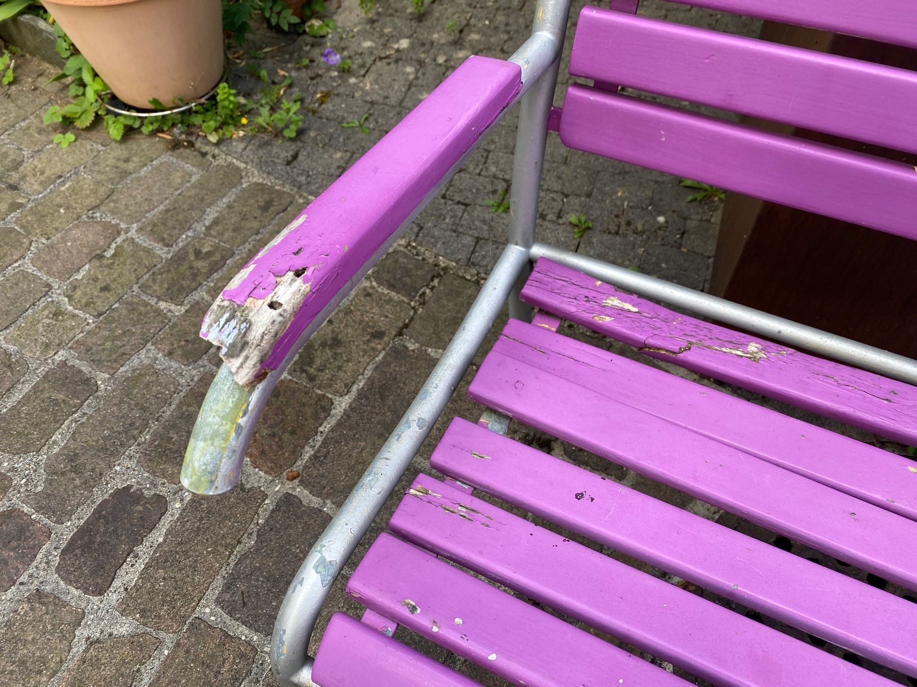 Bigla Bänke: Gartenbank Bigla 2-Plätze – Defekt aus Erlenbach ZH von Summsumm7 1